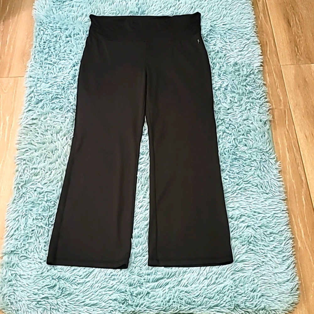 Women's yoga pants size XL (16-18), boot cut
